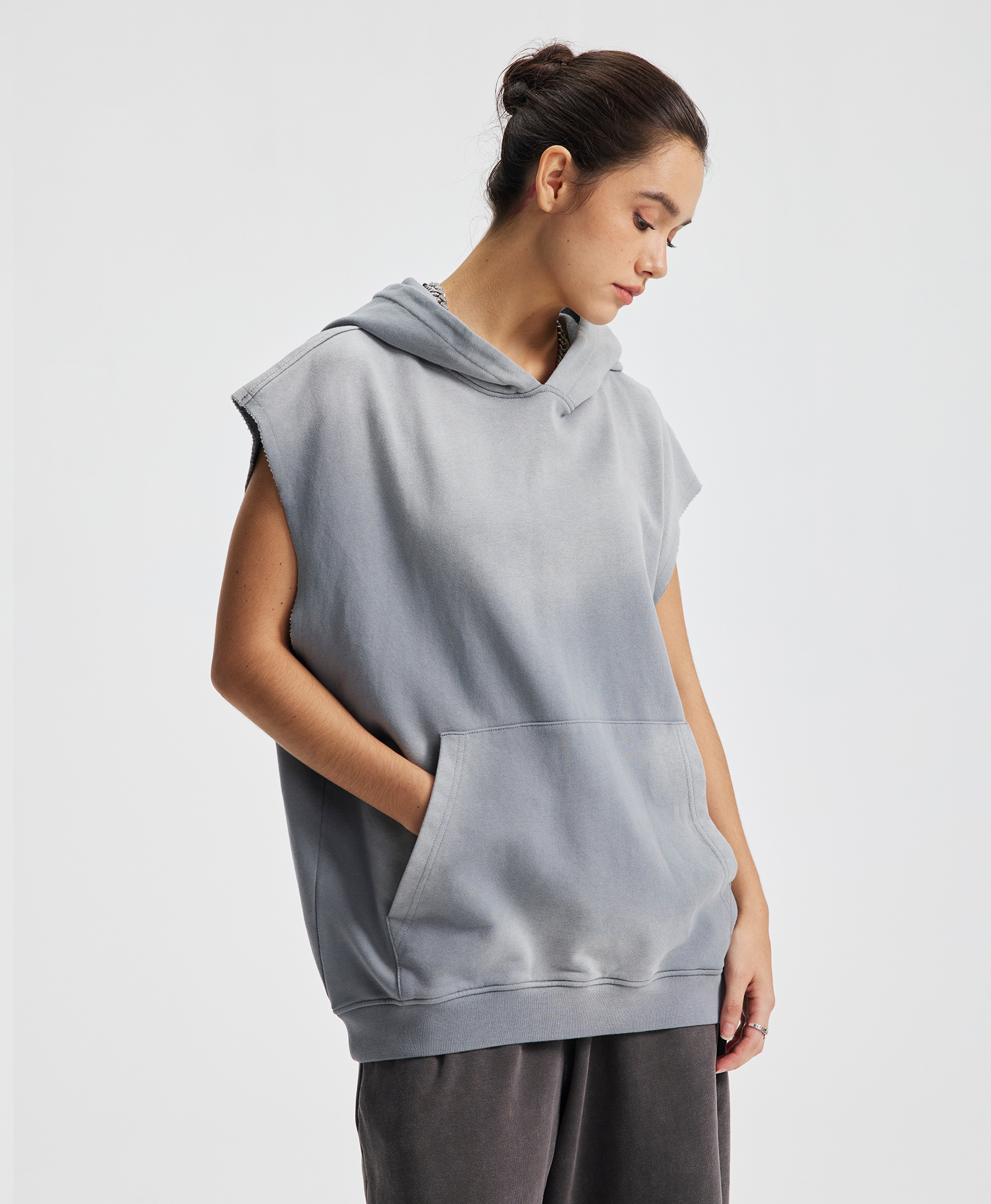 ATHENTIQ PREMIUM SLEEVELESS HOODIE
